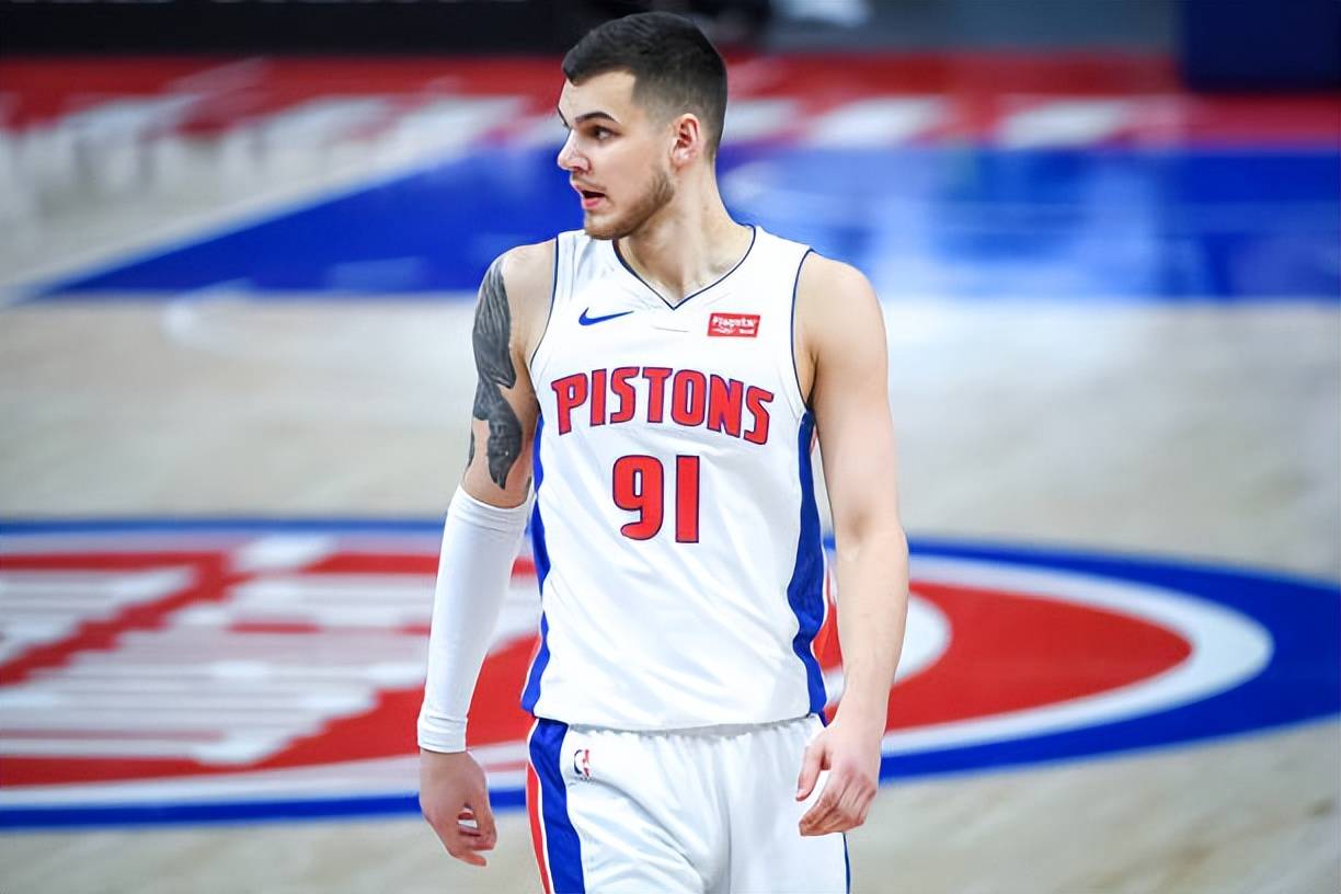 欧冠赛后再迎强敌；底特律活塞复出首秀；主帅态度：目标明确；更衣室氛围转暖的简单介绍